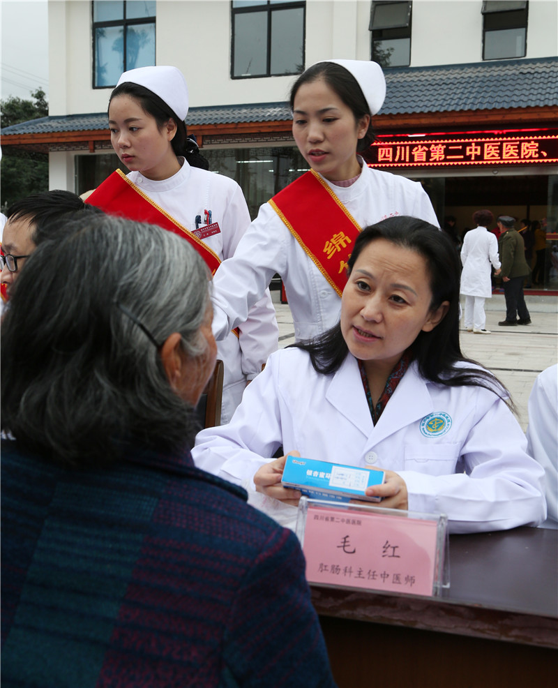 2015年义诊.JPG